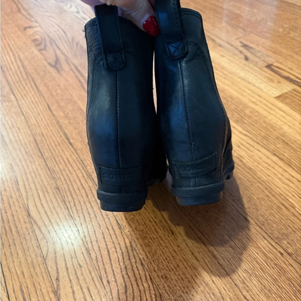Sorel black wedges size 8.5
